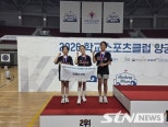 노란 수영복에 섹시한 몸매 어필하는 존예 처자