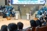 노란 수영복에 섹시한 몸매 어필하는 존예 처자
