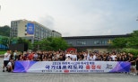 노란 수영복에 섹시한 몸매 어필하는 존예 처자