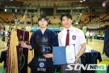 노란 수영복에 섹시한 몸매 어필하는 존예 처자