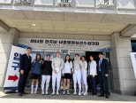 노란 수영복에 섹시한 몸매 어필하는 존예 처자