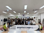 노란 수영복에 섹시한 몸매 어필하는 존예 처자