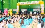 노란 수영복에 섹시한 몸매 어필하는 존예 처자