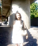 노란 수영복에 섹시한 몸매 어필하는 존예 처자