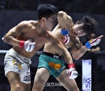 노란 수영복에 섹시한 몸매 어필하는 존예 처자