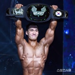 노란 수영복에 섹시한 몸매 어필하는 존예 처자