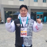 노란 수영복에 섹시한 몸매 어필하는 존예 처자