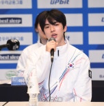 노란 수영복에 섹시한 몸매 어필하는 존예 처자