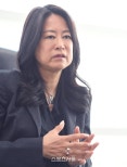 노란 수영복에 섹시한 몸매 어필하는 존예 처자