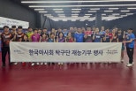 노란 수영복에 섹시한 몸매 어필하는 존예 처자