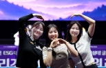 노란 수영복에 섹시한 몸매 어필하는 존예 처자