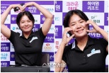 노란 수영복에 섹시한 몸매 어필하는 존예 처자