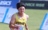 노란 수영복에 섹시한 몸매 어필하는 존예 처자
