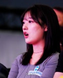 노란 수영복에 섹시한 몸매 어필하는 존예 처자