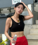 노란 수영복에 섹시한 몸매 어필하는 존예 처자