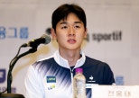 노란 수영복에 섹시한 몸매 어필하는 존예 처자