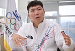 노란 수영복에 섹시한 몸매 어필하는 존예 처자