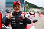 노란 수영복에 섹시한 몸매 어필하는 존예 처자
