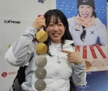 노란 수영복에 섹시한 몸매 어필하는 존예 처자