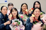 노란 수영복에 섹시한 몸매 어필하는 존예 처자