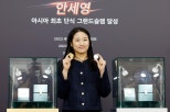 노란 수영복에 섹시한 몸매 어필하는 존예 처자
