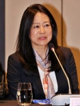 노란 수영복에 섹시한 몸매 어필하는 존예 처자