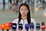 노란 수영복에 섹시한 몸매 어필하는 존예 처자