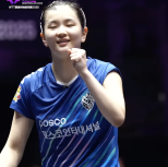 노란 수영복에 섹시한 몸매 어필하는 존예 처자