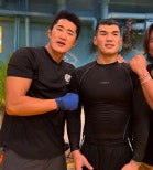 노란 수영복에 섹시한 몸매 어필하는 존예 처자