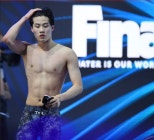 노란 수영복에 섹시한 몸매 어필하는 존예 처자