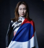 노란 수영복에 섹시한 몸매 어필하는 존예 처자