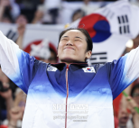 노란 수영복에 섹시한 몸매 어필하는 존예 처자