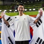 노란 수영복에 섹시한 몸매 어필하는 존예 처자