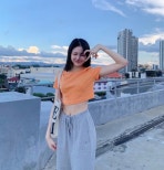 노란 수영복에 섹시한 몸매 어필하는 존예 처자