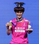 노란 수영복에 섹시한 몸매 어필하는 존예 처자