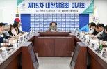 노란 수영복에 섹시한 몸매 어필하는 존예 처자