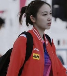 노란 수영복에 섹시한 몸매 어필하는 존예 처자