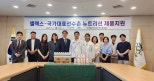 노란 수영복에 섹시한 몸매 어필하는 존예 처자