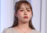 노란 수영복에 섹시한 몸매 어필하는 존예 처자