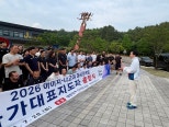노란 수영복에 섹시한 몸매 어필하는 존예 처자