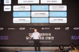 노란 수영복에 섹시한 몸매 어필하는 존예 처자