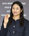 노란 수영복에 섹시한 몸매 어필하는 존예 처자