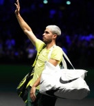 노란 수영복에 섹시한 몸매 어필하는 존예 처자