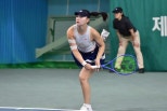 노란 수영복에 섹시한 몸매 어필하는 존예 처자