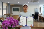 노란 수영복에 섹시한 몸매 어필하는 존예 처자