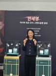 노란 수영복에 섹시한 몸매 어필하는 존예 처자