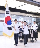 노란 수영복에 섹시한 몸매 어필하는 존예 처자