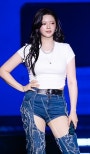 TWICE’s Jeongyeon Shines at Lollapalooza Chicago 2025