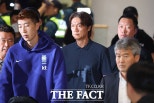 노란 수영복에 섹시한 몸매 어필하는 존예 처자