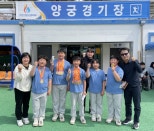 노란 수영복에 섹시한 몸매 어필하는 존예 처자